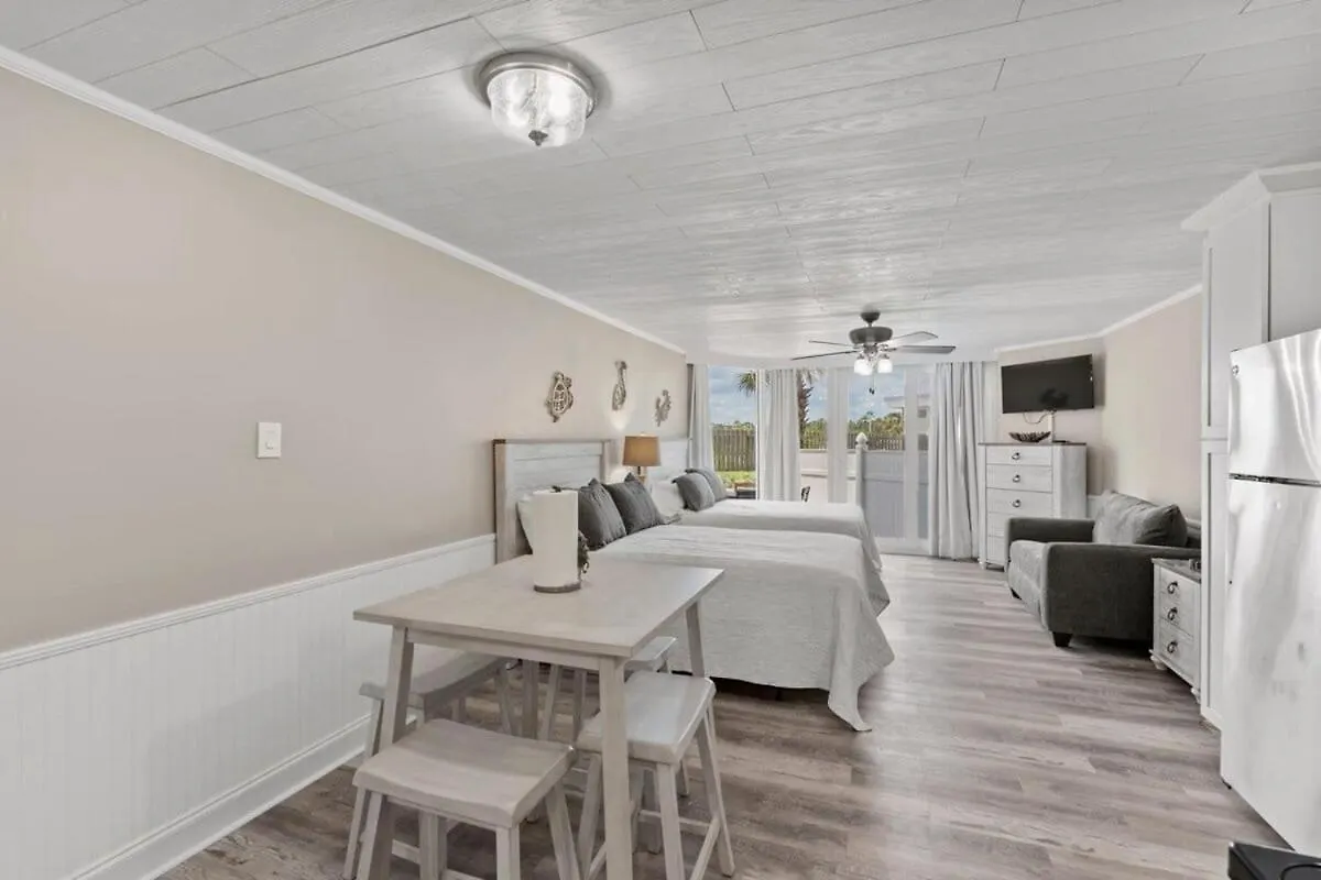 Top Of The Gulf 120 - Shore-Side Bungalow Sleeps 4 Panama City Beach